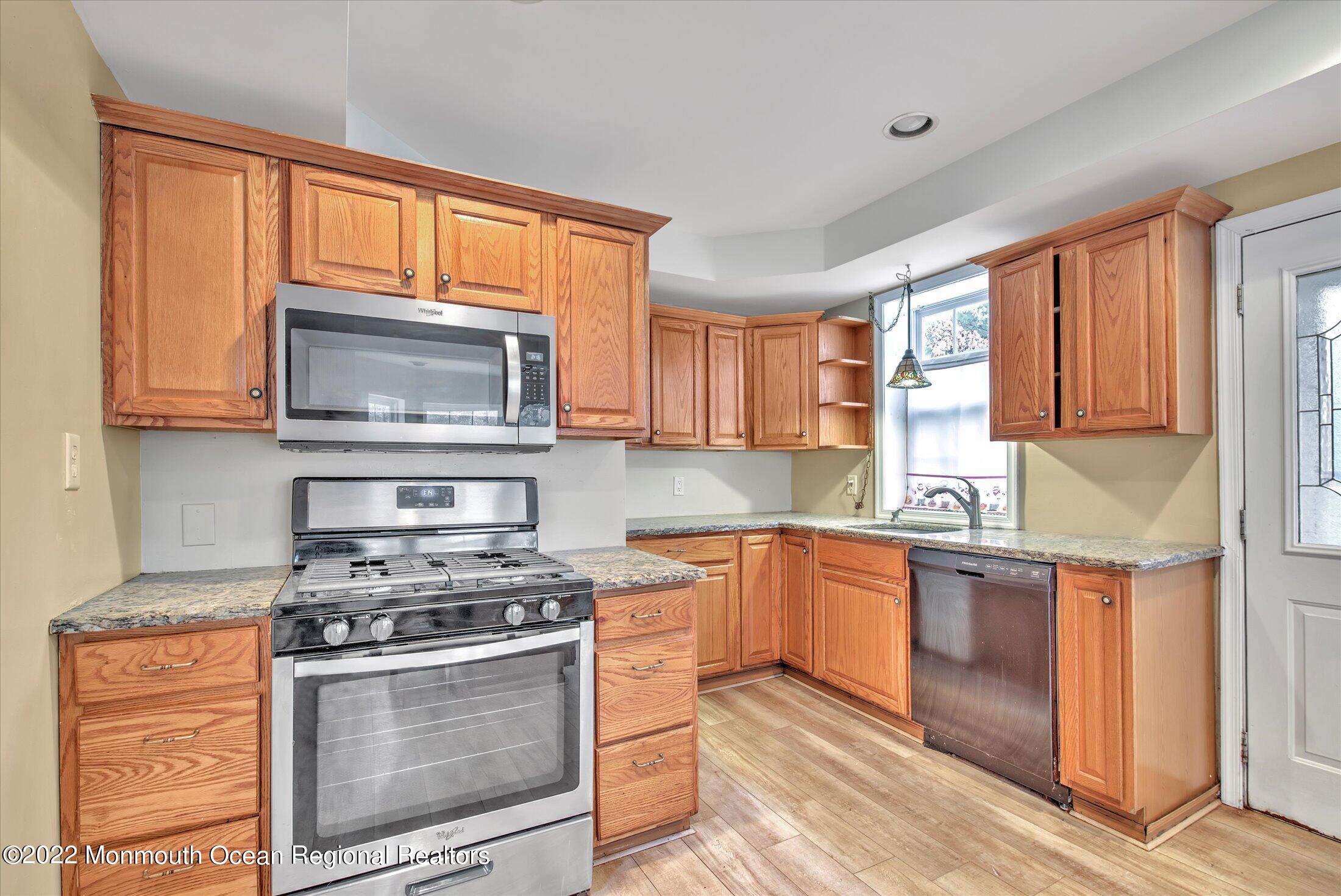 668 Brewers Bridge Road Jackson, NJ 08527 - Photo 10 of 33 10-KITCHEN