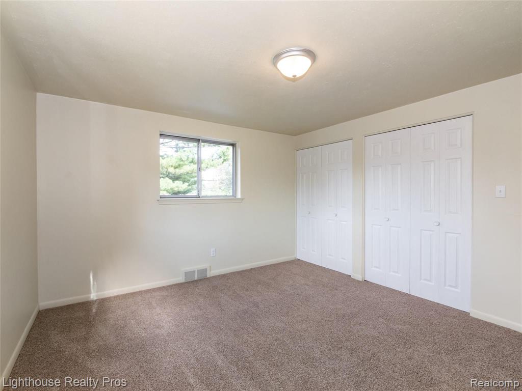 35019 Rutherford Street Clinton Township, MI 48035 - Photo 13 of 28