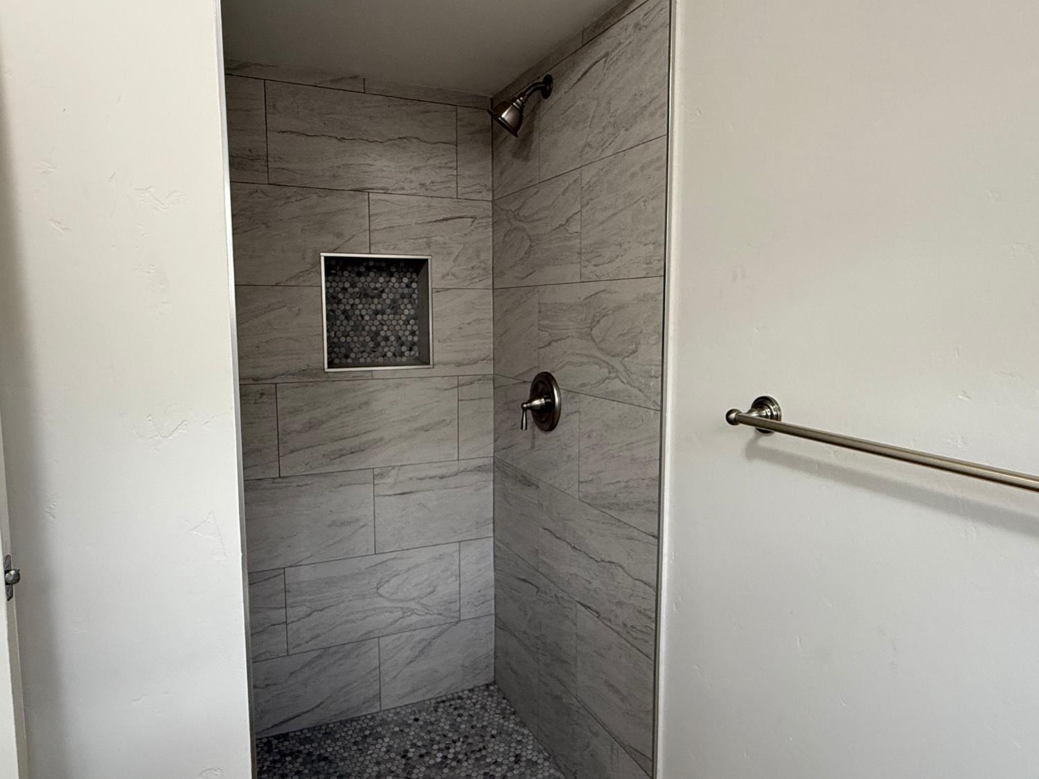 548 East Pleasant Street Coalinga, CA 93210 - Photo 11 of 18 a bathroom with a shower