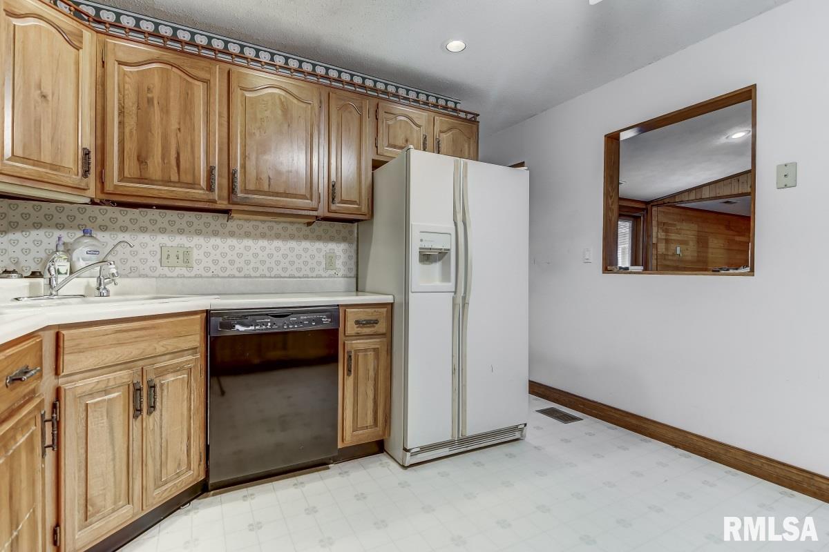 38 West Hazel Dell Lane Springfield, IL 62712 - Photo 13 of 48 Gallery Image 13