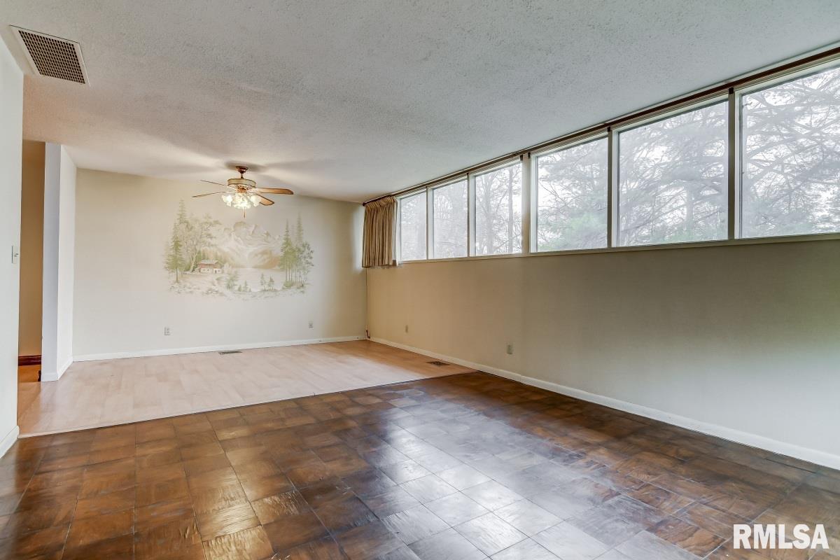 38 West Hazel Dell Lane Springfield, IL 62712 - Photo 17 of 48 Gallery Image 17