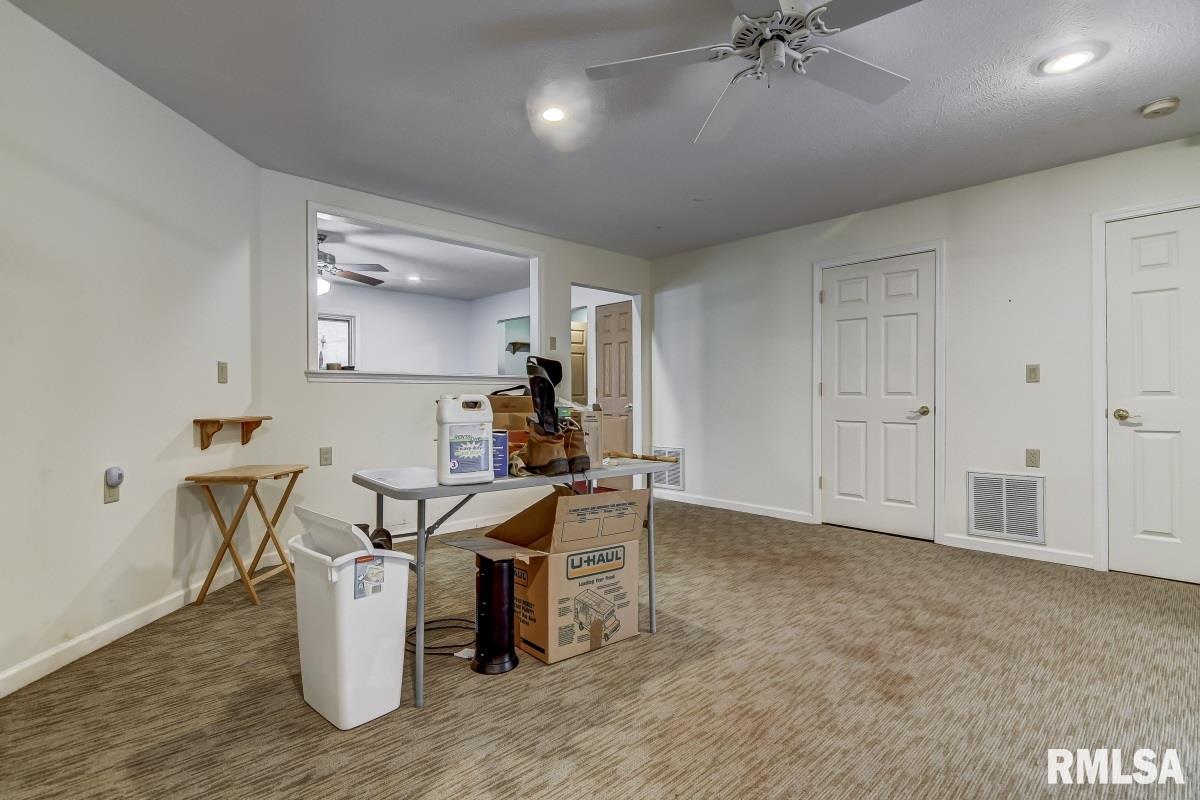 38 West Hazel Dell Lane Springfield, IL 62712 - Photo 37 of 48 Gallery Image 37