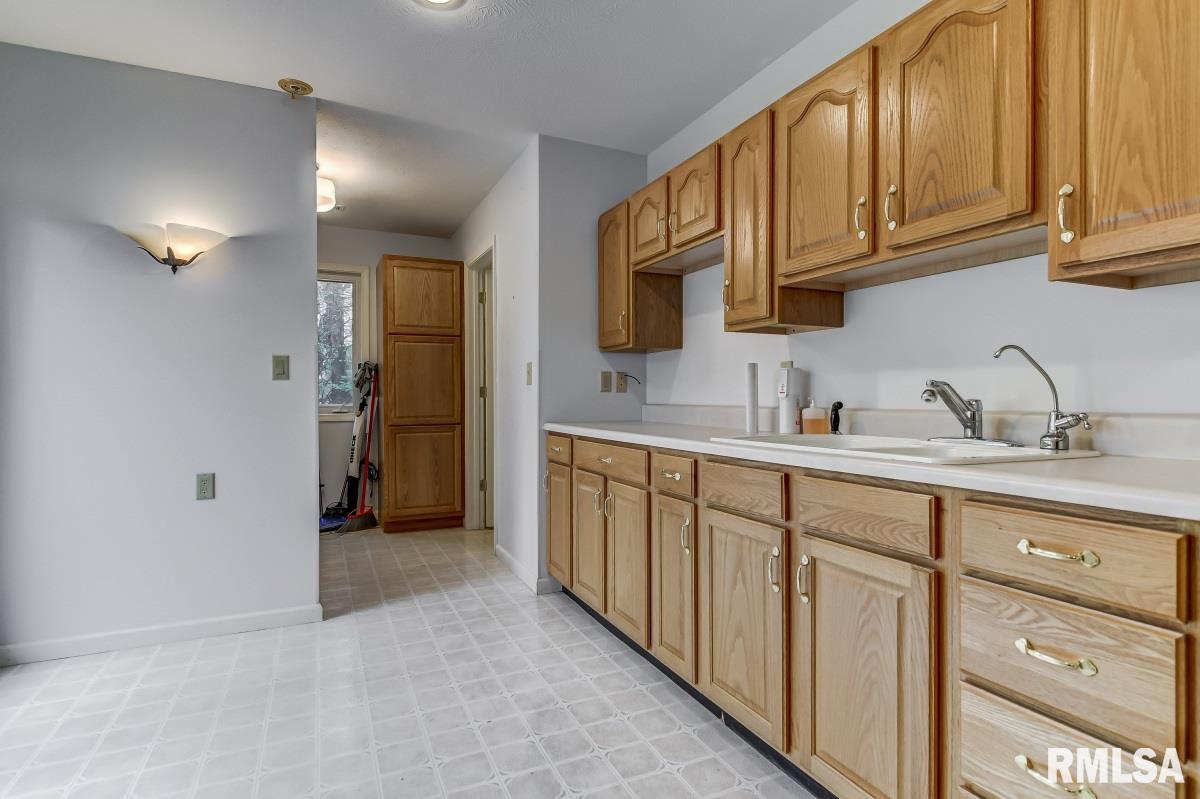 38 West Hazel Dell Lane Springfield, IL 62712 - Photo 38 of 48 Gallery Image 38