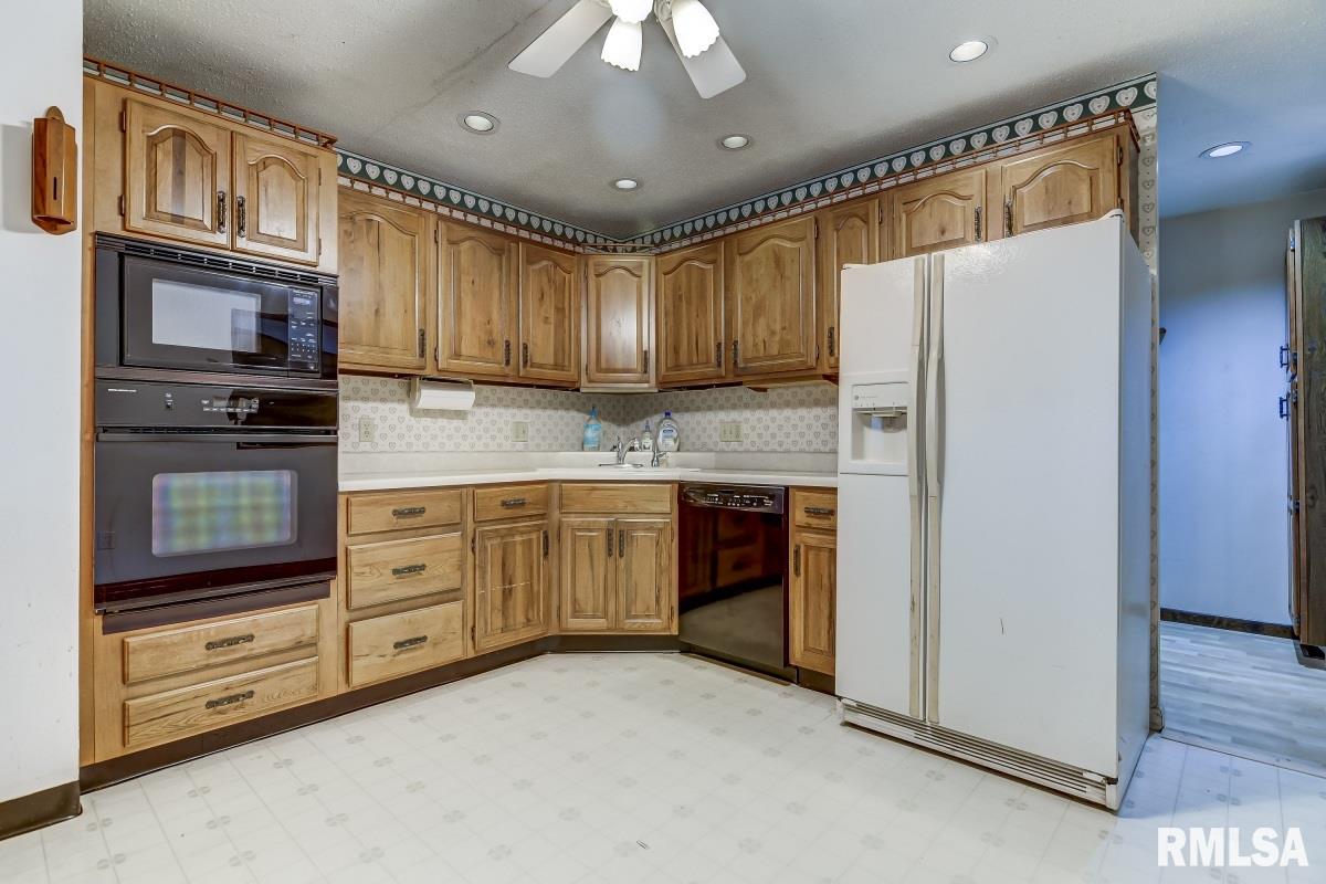 38 West Hazel Dell Lane Springfield, IL 62712 - Photo 10 of 48 Gallery Image 10