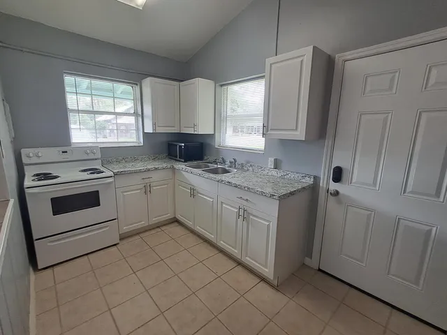 $1,425 | 936 Louisiana Avenue, Unit B, Sebastian, FL 32958