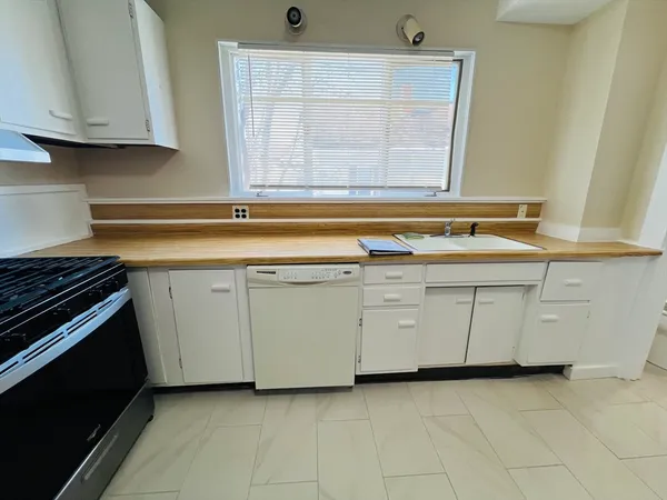 $3,900 | 24 Otis Street, Unit 2, Melrose, MA 02176