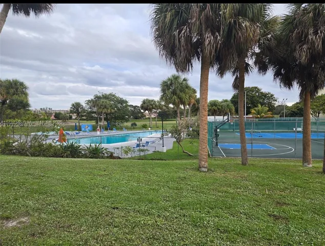 $200,000 | 7021 Environ Boulevard, Unit 317, Lauderhill, FL 33319