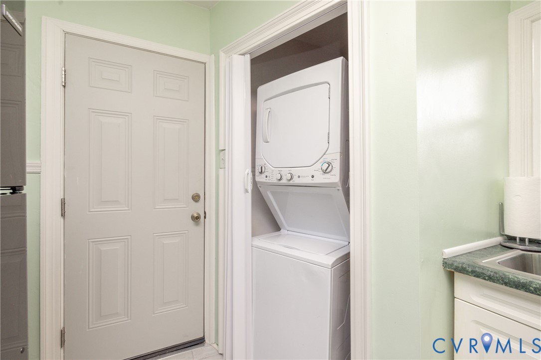 2904 Bethlehem Road Henrico, VA 23228 - Photo 12 of 22 a utility room with dryer and washer