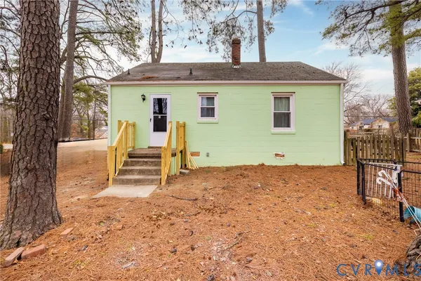 a view of a yard with a tree