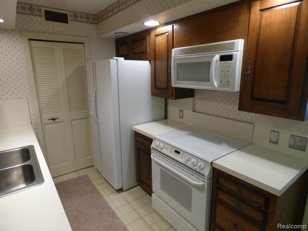 25720 Southfield Road, Unit 102 Southfield, MI 48075 - Photo 11 of 39