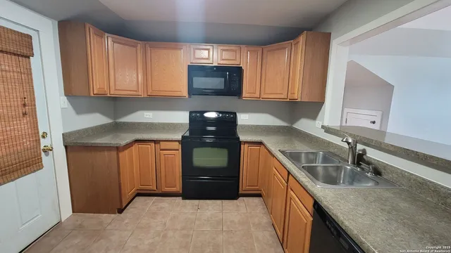 $1,100 | 113 Vitra Place, Unit 2, San Antonio, TX 78210