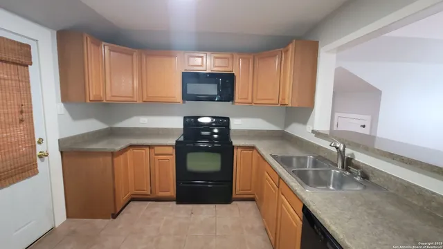 $1,100 | 113 Vitra Place, Unit 2, San Antonio, TX 78210