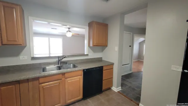 $1,100 | 113 Vitra Place, Unit 2, San Antonio, TX 78210