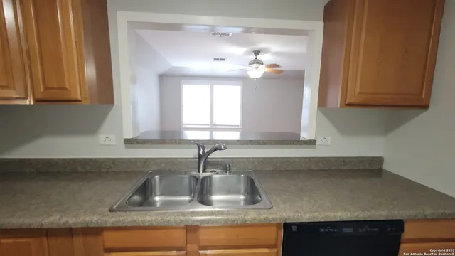 $1,100 | 113 Vitra Place, Unit 2, San Antonio, TX 78210