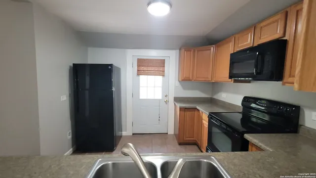 $1,100 | 113 Vitra Place, Unit 2, San Antonio, TX 78210