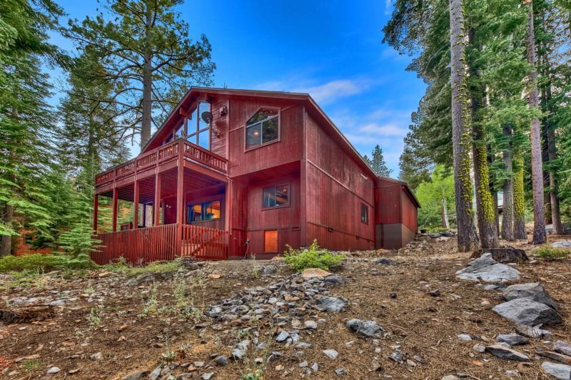 11811 Chamonix Road Truckee, CA 96161 - Photo 2 of 21 Gallery Image 2