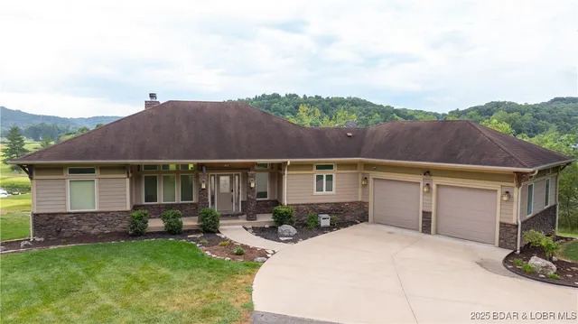 $798,500 | 403 Payne Stewart Court, Lake Ozark, MO 65049