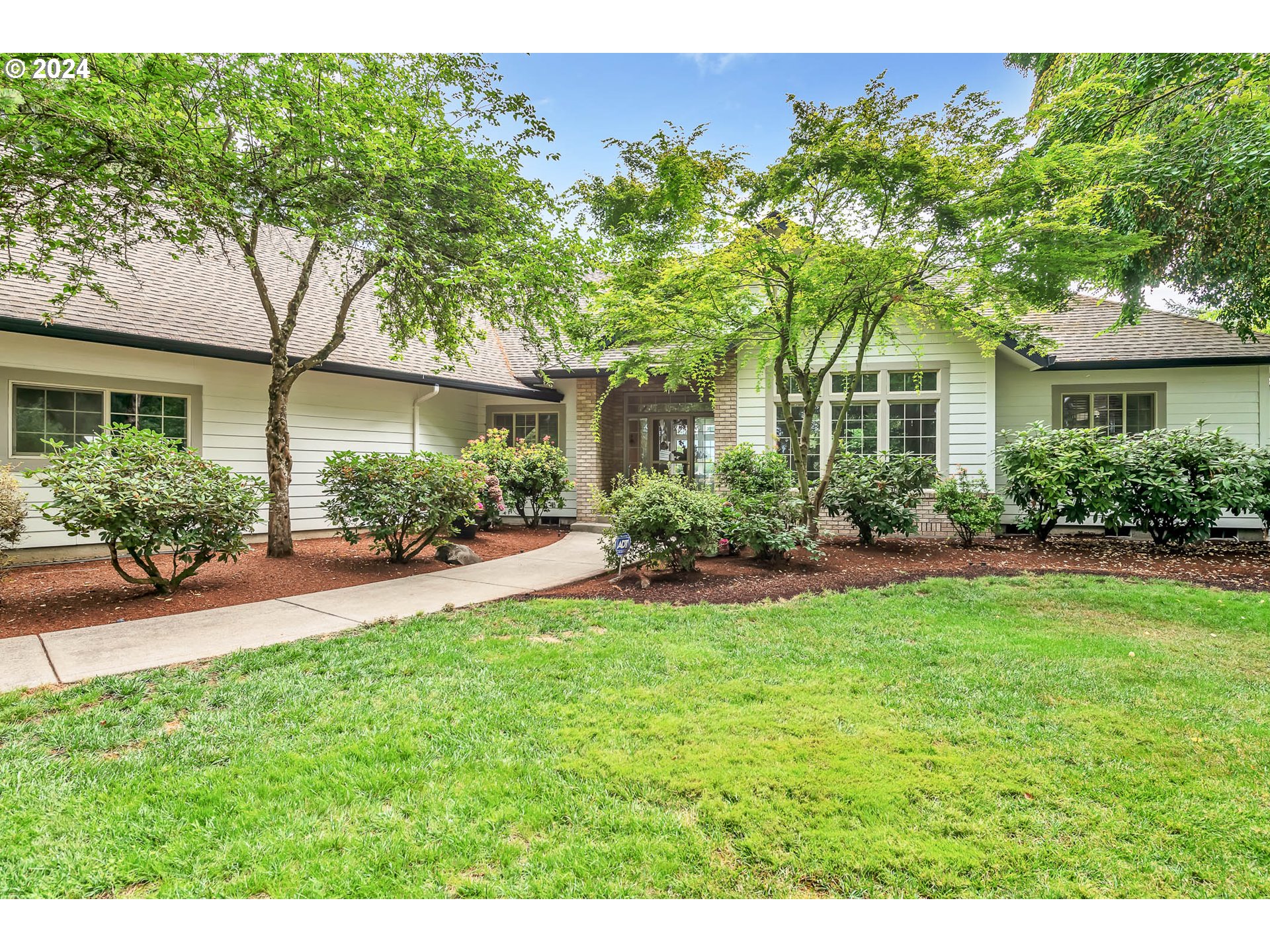 32043 Coburg Bottom Loop Road Eugene, OR 97408 - Photo 1 of 48 Gallery Image 1