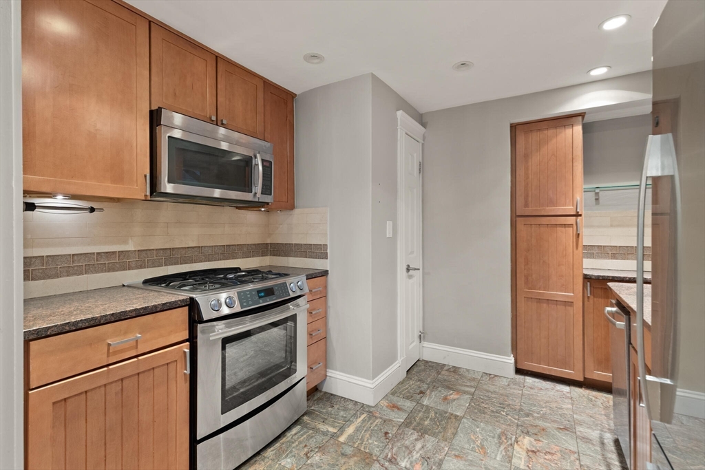 180 Commonwealth Avenue, Unit B Boston, MA 02116 - Photo 3 of 15