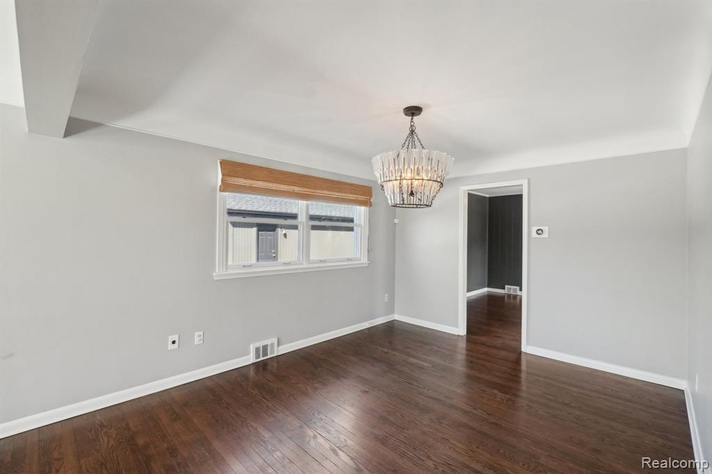 18122 Riverside Drive Beverly Hills, MI 48025 - Photo 8 of 41