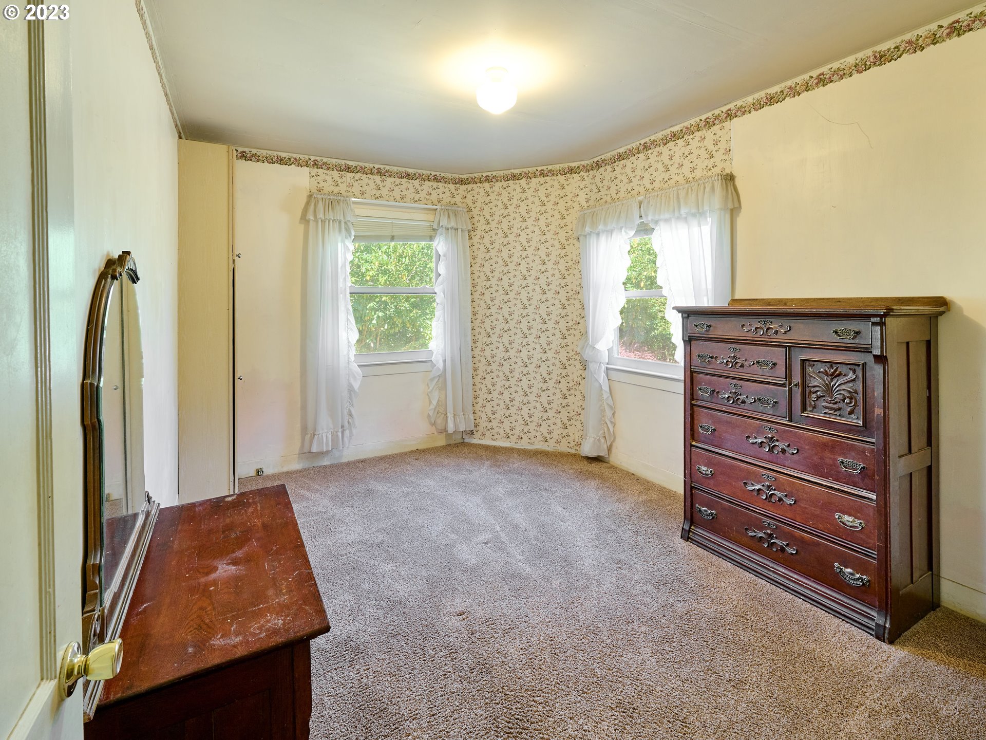 20140 Northeast Dopp Road Newberg, OR 97132 - Photo 23 of 46 a view of room with furniture and a window