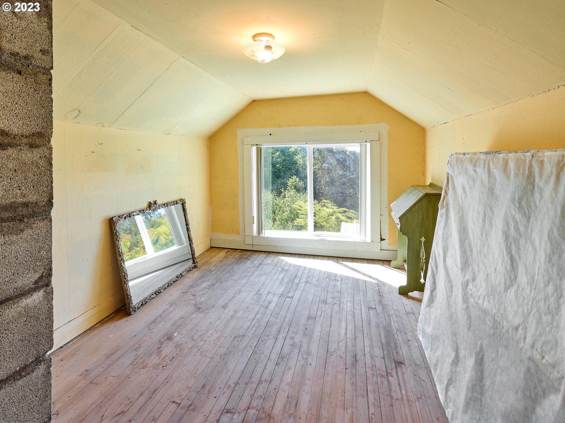 20140 Northeast Dopp Road Newberg, OR 97132 - Photo 28 of 46 a view of empty room with wooden floor and fan