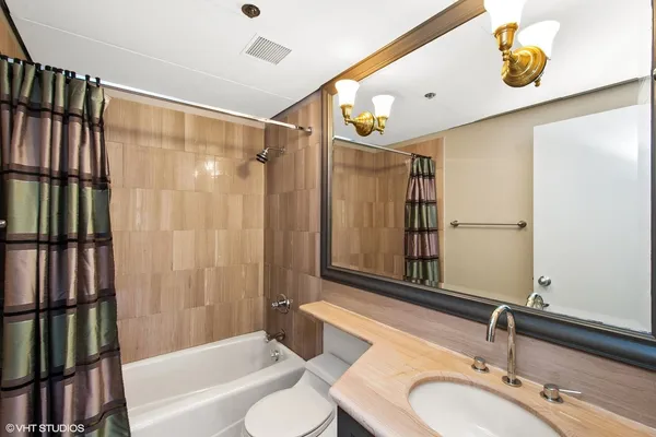$5,995 | 161 East Chicago Avenue, Unit 31E, Chicago, IL 60611
