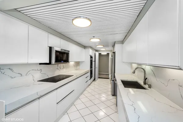 $5,995 | 161 East Chicago Avenue, Unit 31E, Chicago, IL 60611