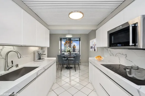 $5,995 | 161 East Chicago Avenue, Unit 31E, Chicago, IL 60611