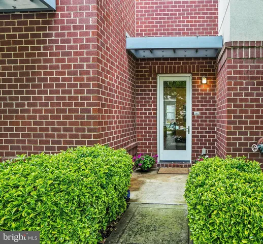 $1,030,000 | 1811 14th Street North, Unit C104, Arlington, VA 22209