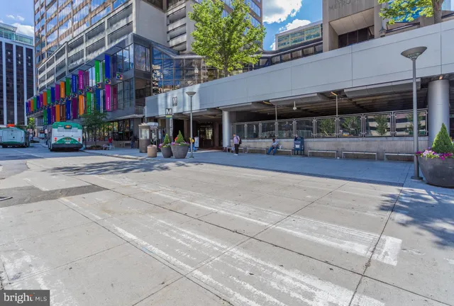 $1,030,000 | 1811 14th Street North, Unit C104, Arlington, VA 22209