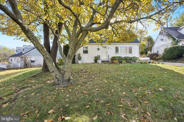 a house view with a outdoor space
