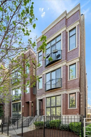 $539,000 | 1026 North Hermitage Avenue, Unit 2, Chicago, IL 60622