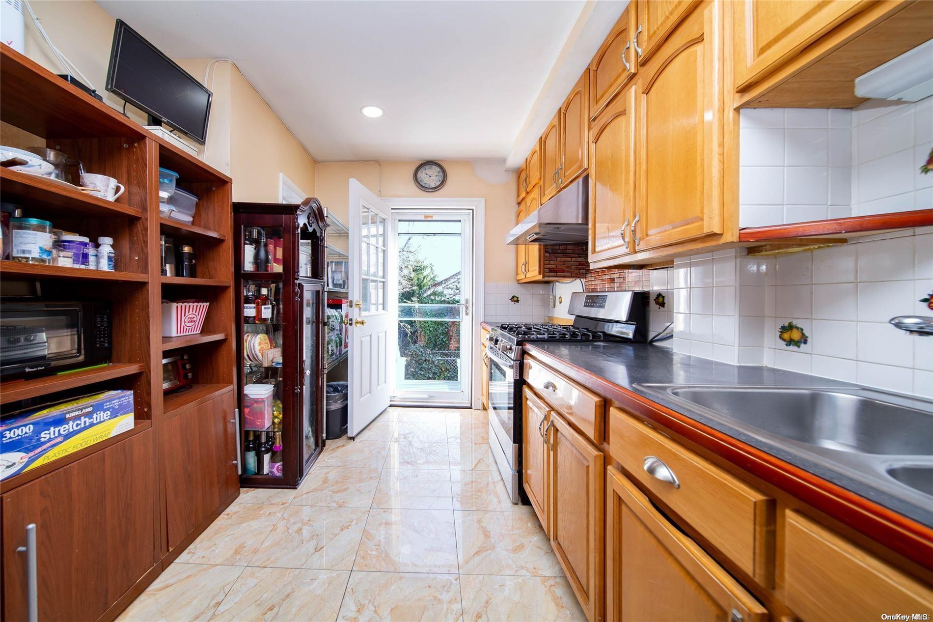 73-45 Utopia Parkway Queens, NY 11366 - Photo 25 of 35