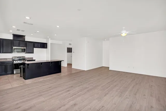 a view of empty room with window