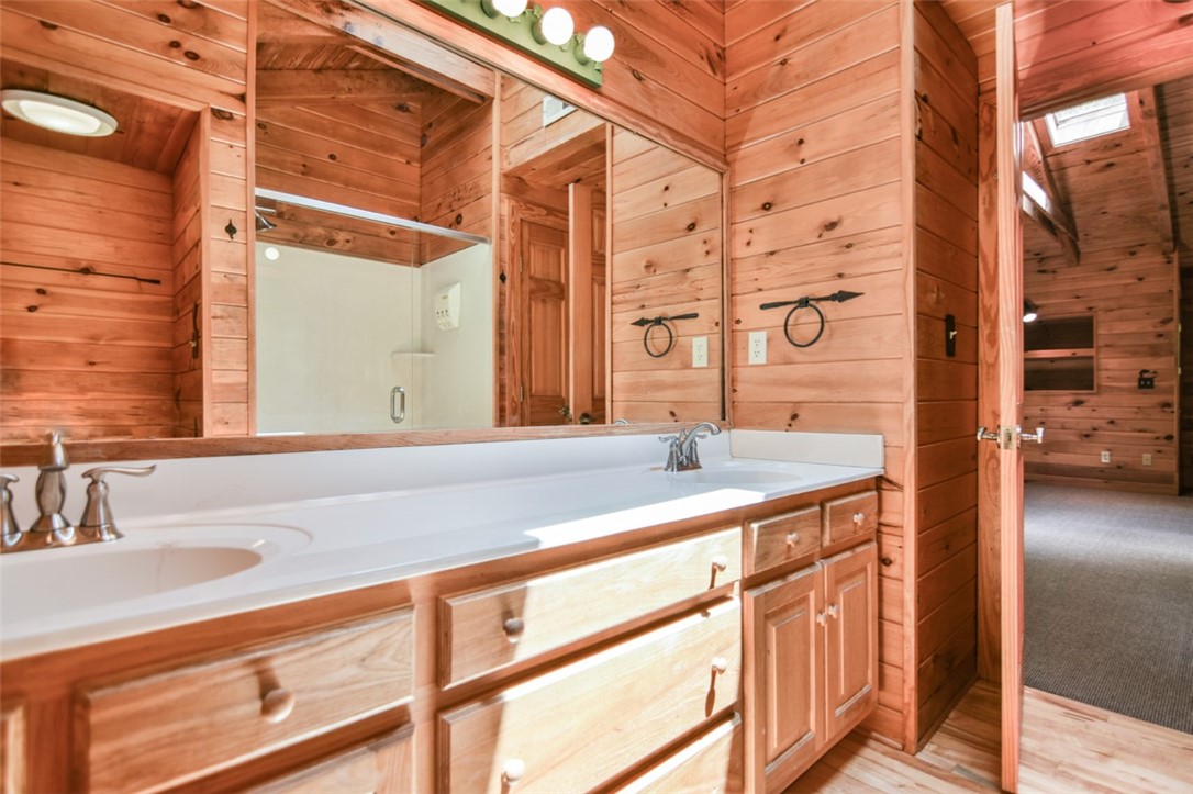159 Willow Walk Sunset, SC 29685 - Photo 19 of 41 Loft/Master Suite Full-Size Bath