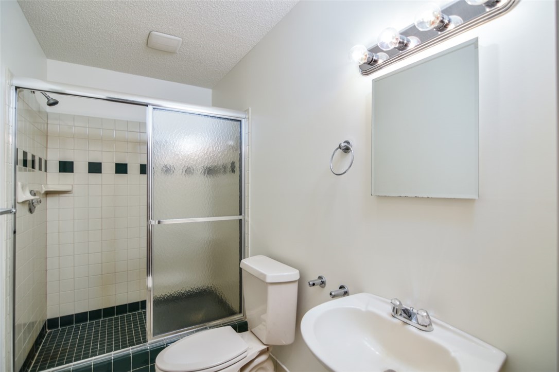 159 Willow Walk Sunset, SC 29685 - Photo 23 of 41 Lower Level Full-Size Bath