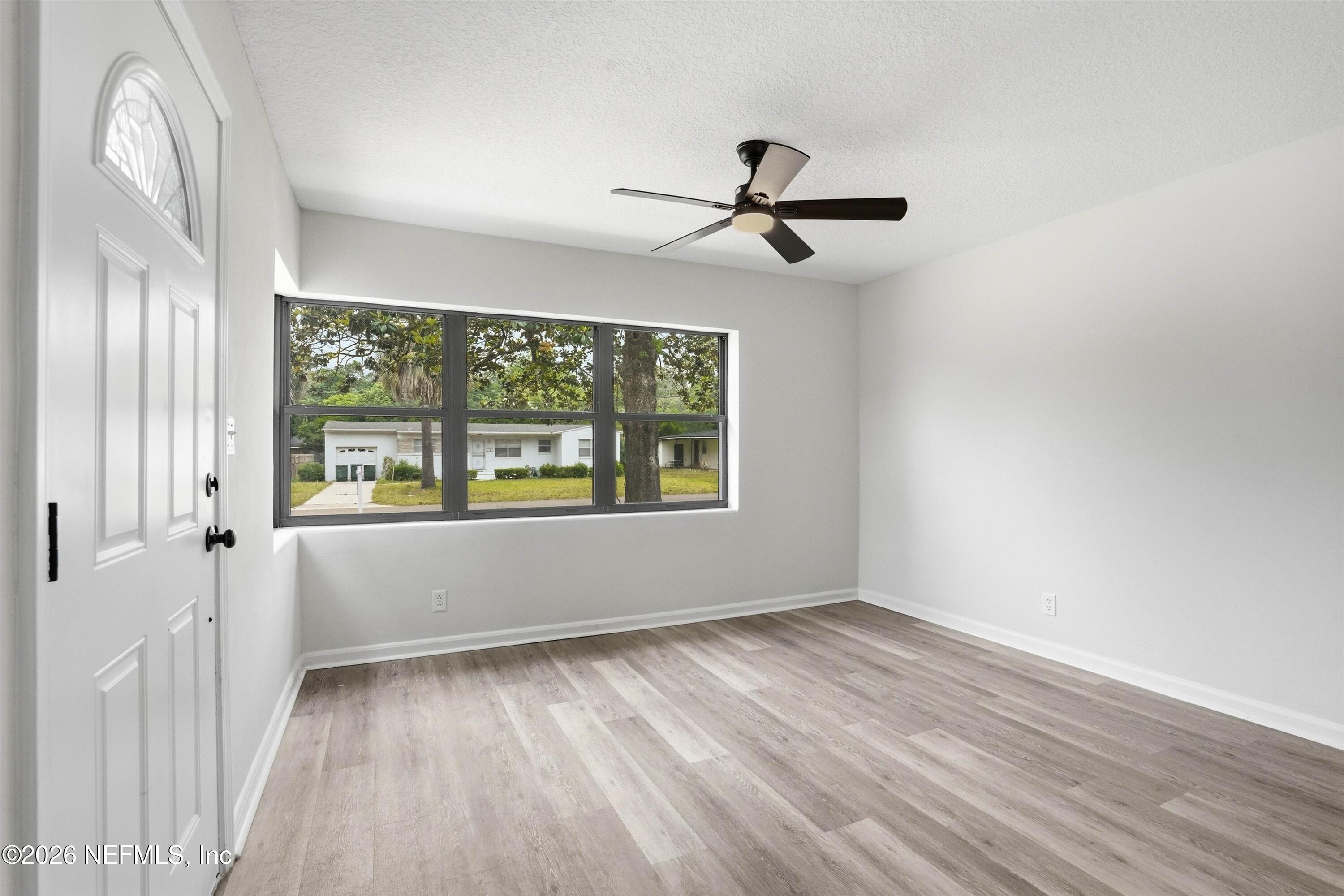 1138 Halifax Road Jacksonville, FL 32216 - Photo 22 of 69 06-Living Room