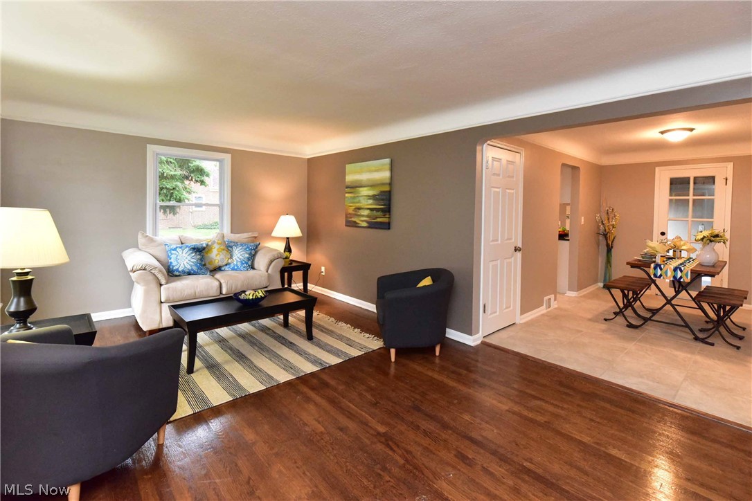 1720 South Green Road Cleveland, OH 44121 - Photo 4 of 27