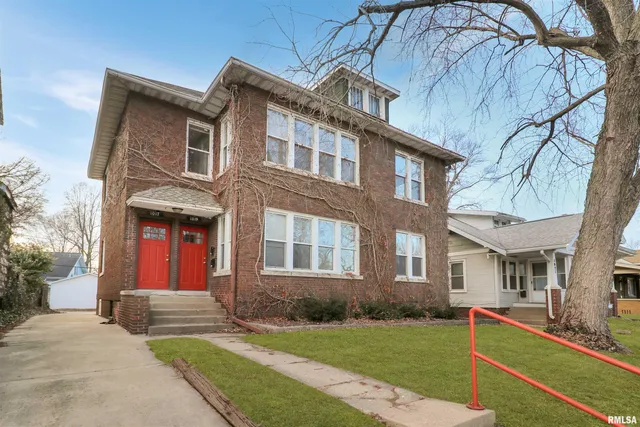 $200,000 | 1019 North Farmington Road, Peoria, IL 61606