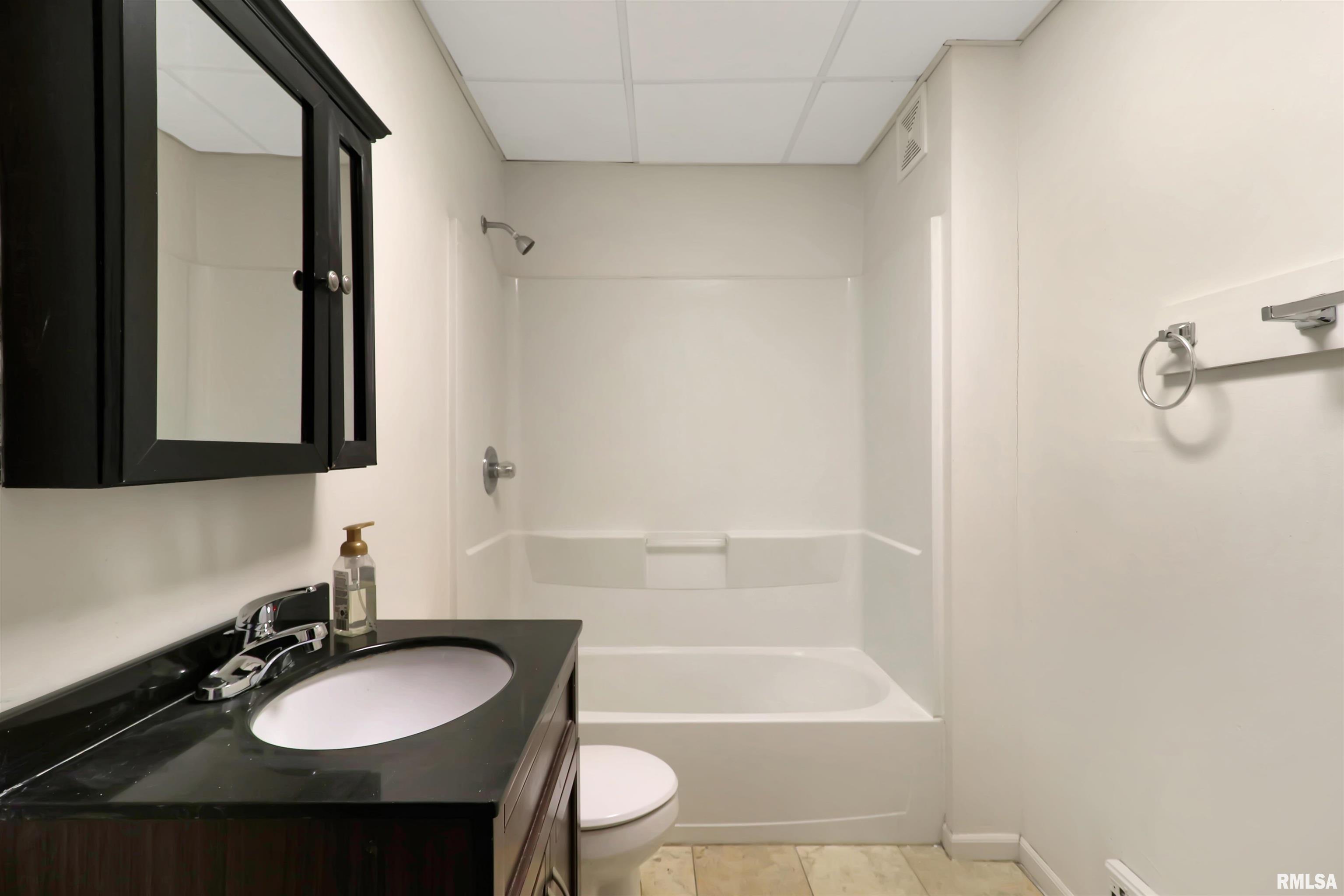 1019 North Farmington Road Peoria, IL 61606 - Photo 11 of 23