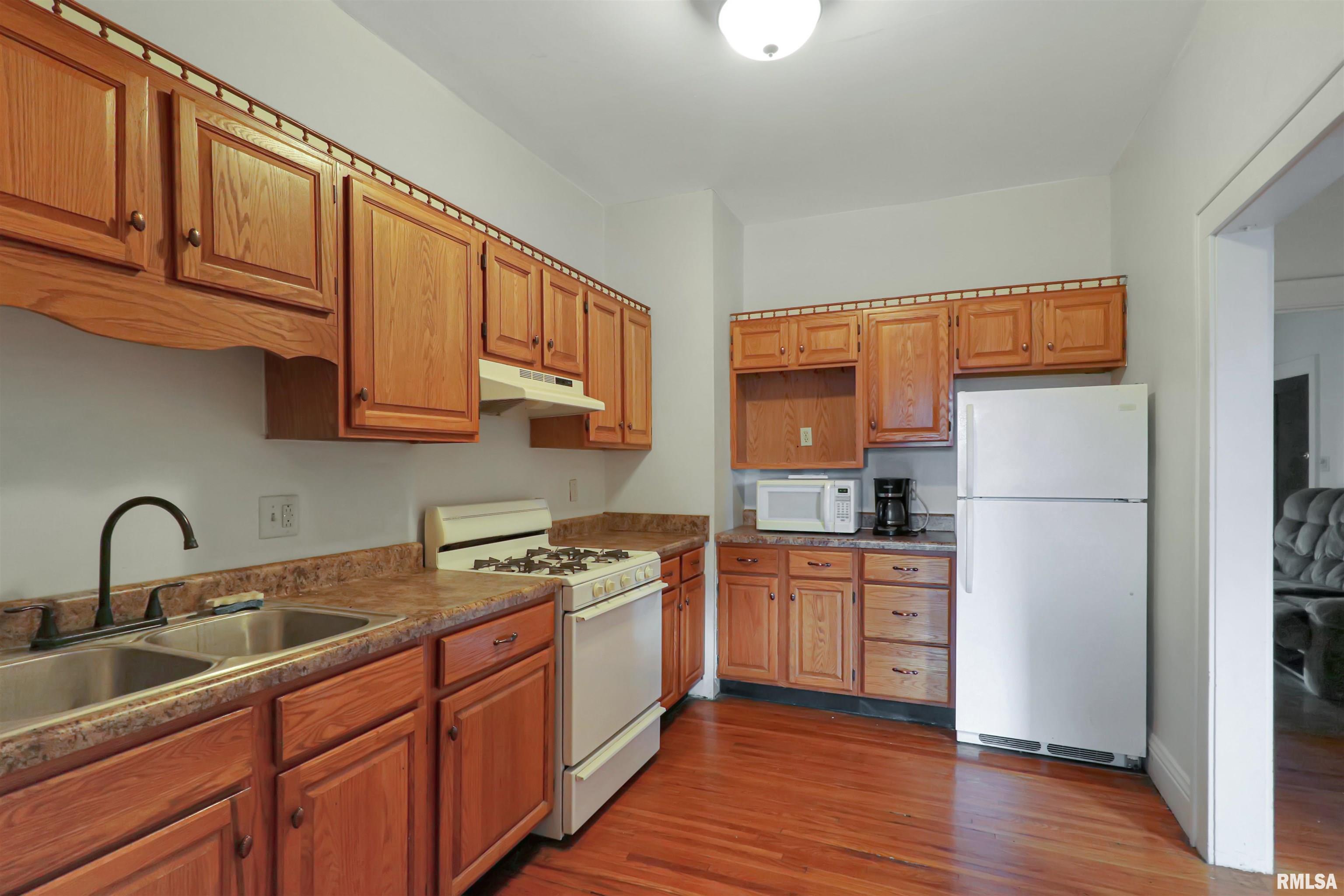 1019 North Farmington Road Peoria, IL 61606 - Photo 16 of 23