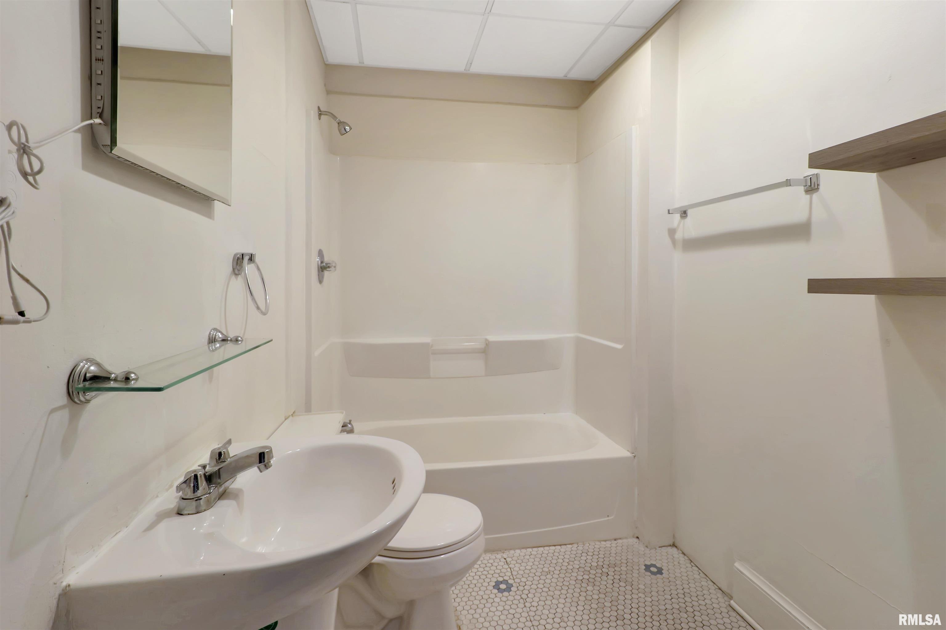 1019 North Farmington Road Peoria, IL 61606 - Photo 21 of 23