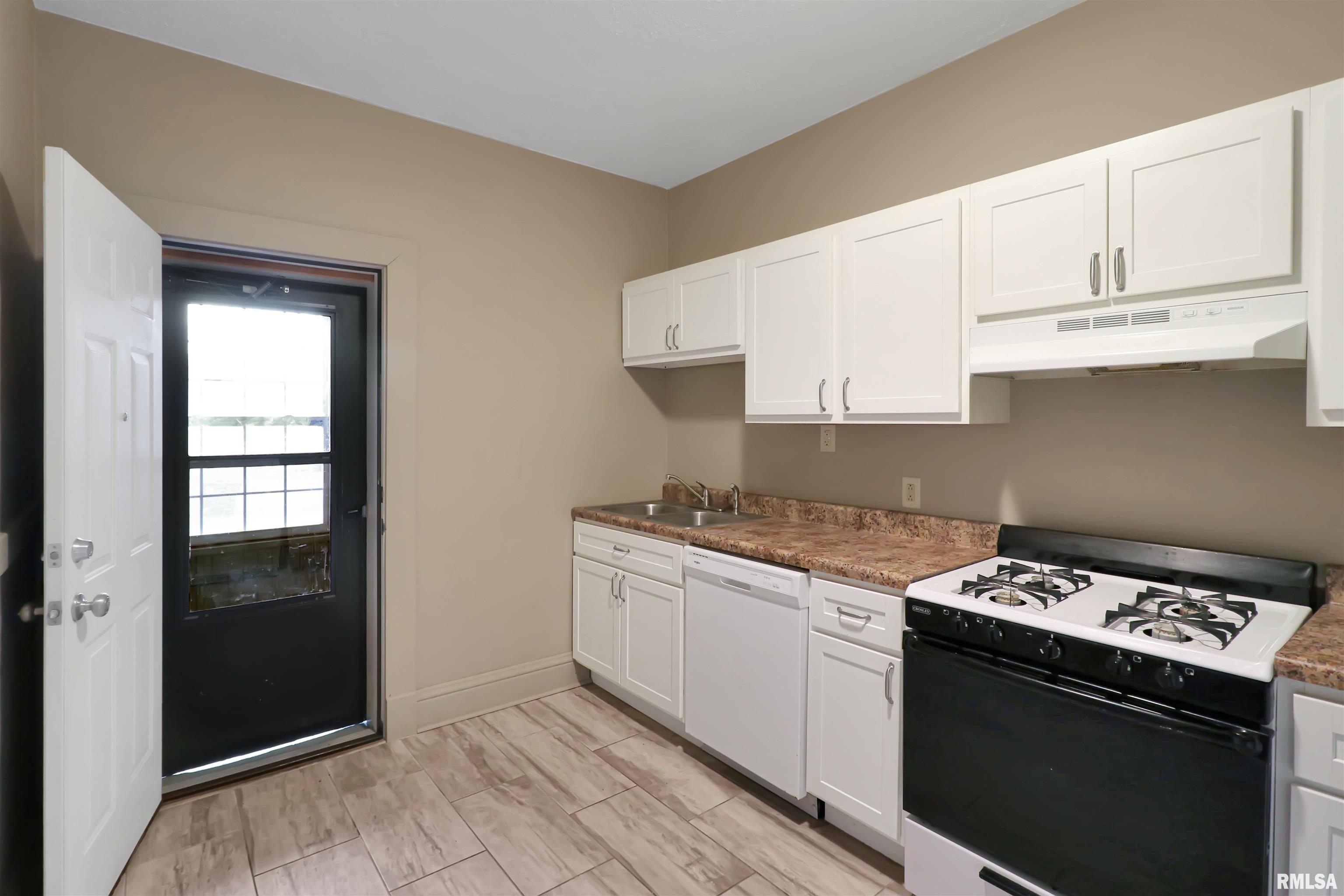 1019 North Farmington Road Peoria, IL 61606 - Photo 8 of 23