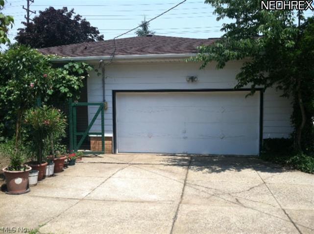 10605 Snow Road Parma Heights, OH 44130 - Photo 2 of 18