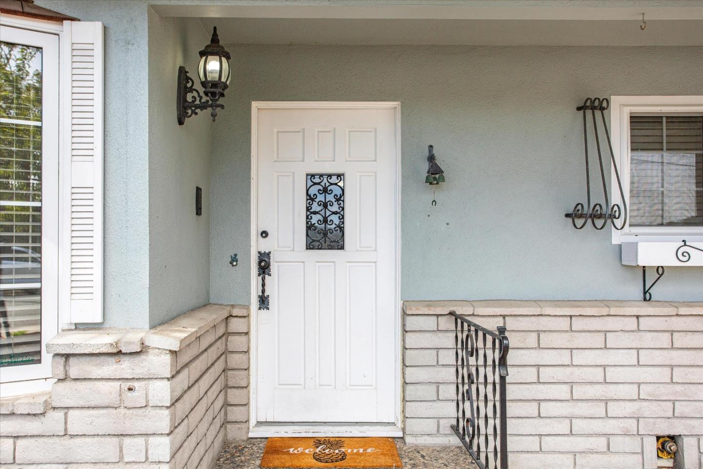 1001 Tweed Street Seaside, CA 93955 - Photo 5 of 35 a living room with furniture