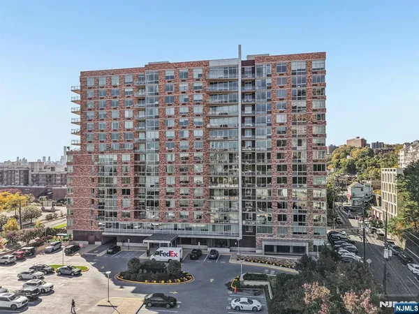 $650,000 | 1215 Hudson Park, Unit 1215, Edgewater, NJ 07020