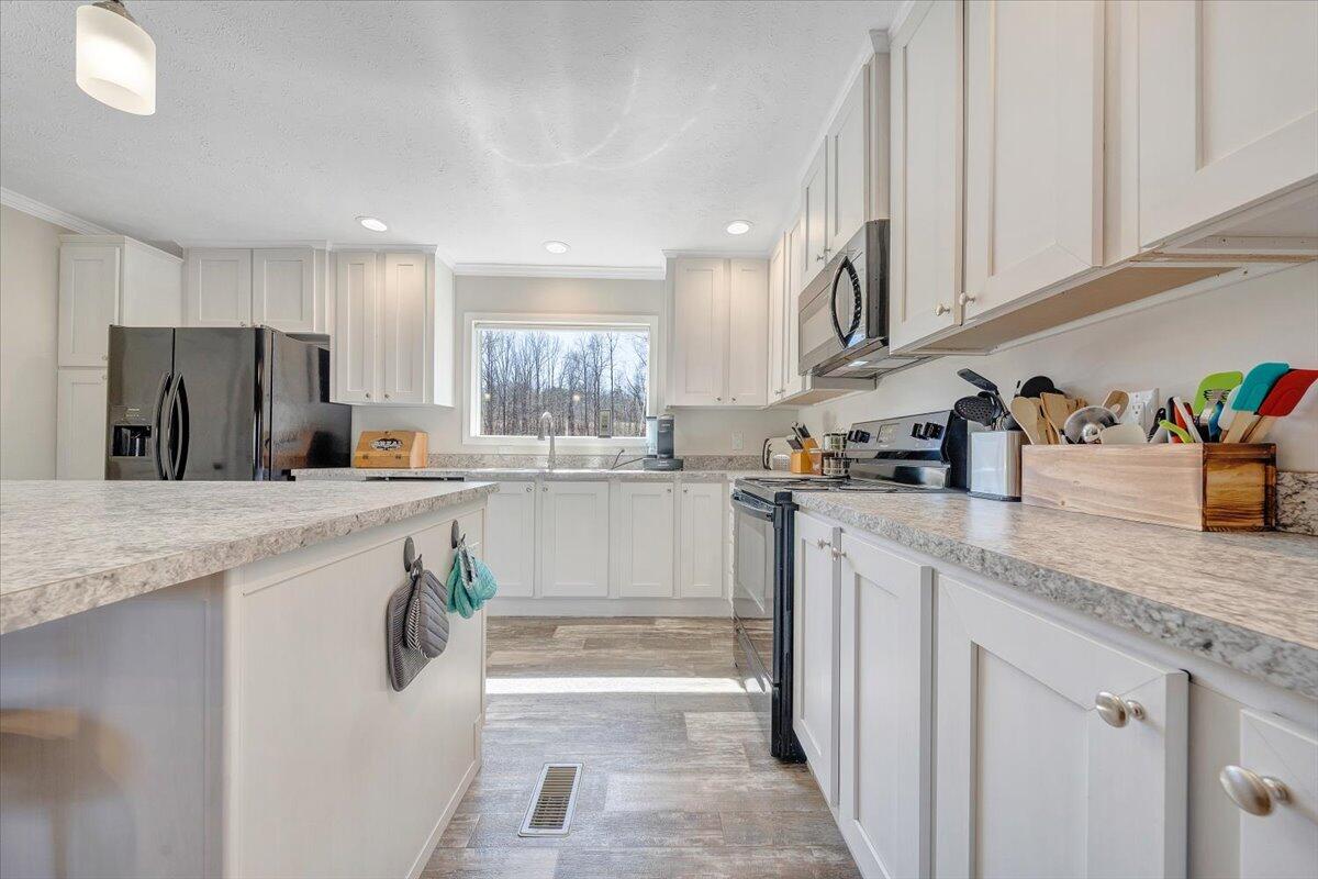 4063 Saunders Road Vinton, VA 24179 - Photo 13 of 37 a kitchen with granite countertop a refrigerator a sink a stove and cabinets
