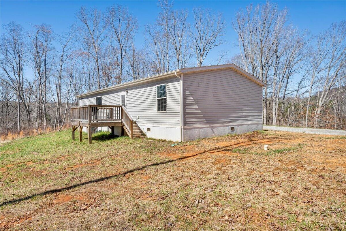 4063 Saunders Road Vinton, VA 24179 - Photo 29 of 37 a backyard of a house