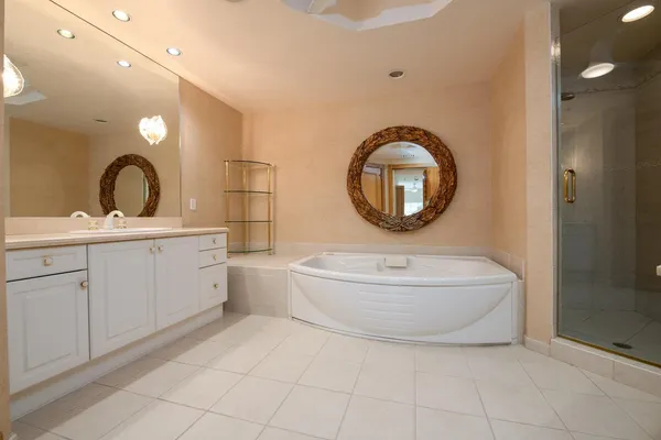 $5,500 | 1228 Hillsboro Mile, Unit 103, Hillsboro Beach, FL 33062